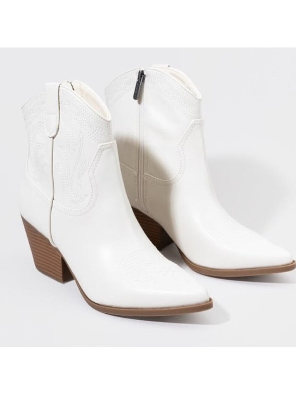 INDIGO RD Women's Alydia Faux Leather Western Cowboy Boots Size 6M in Ivory